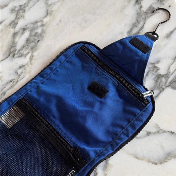 L.L. Bean Traveler Blue Toiletries Travel Case w/ Insert - Picture 13 of 14